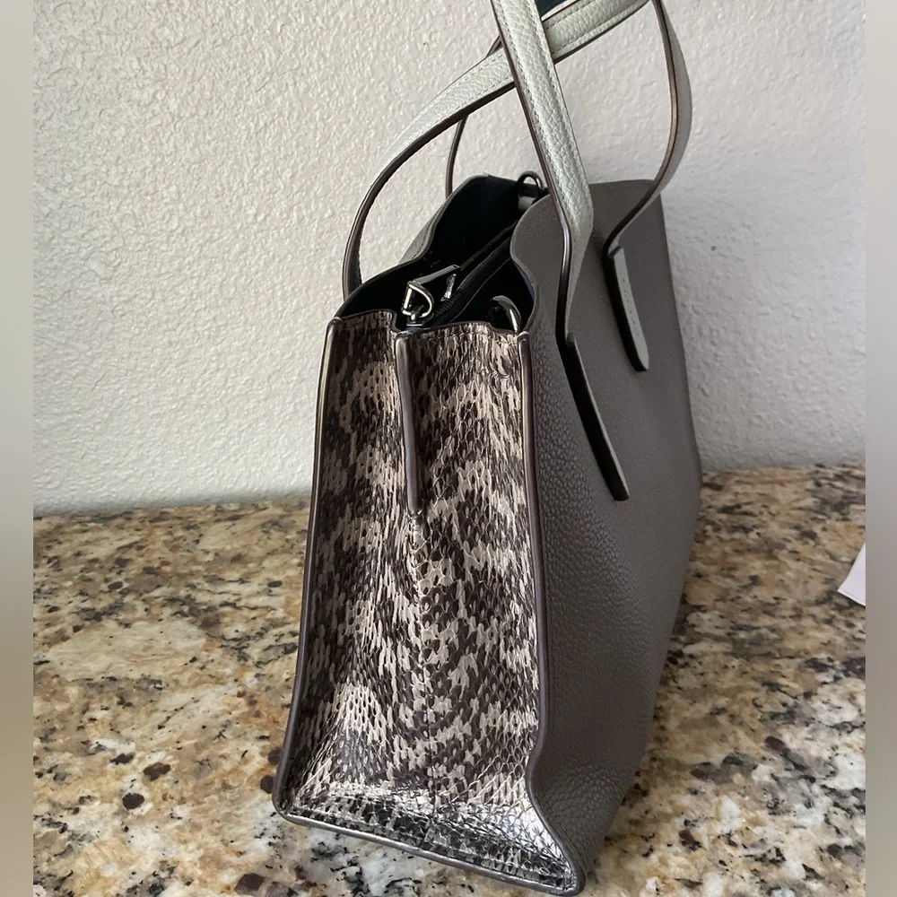 Coach Charlie Carryall 28 with Snakeskin Detail and Strap - Picture 5 of 14